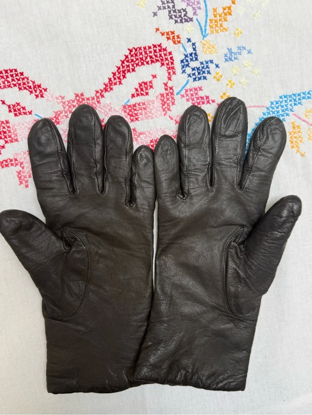 Leather gloves